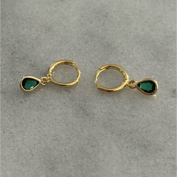 Gold Green Tear Drop Crystal Huggie Hoop Earrings Brand New
